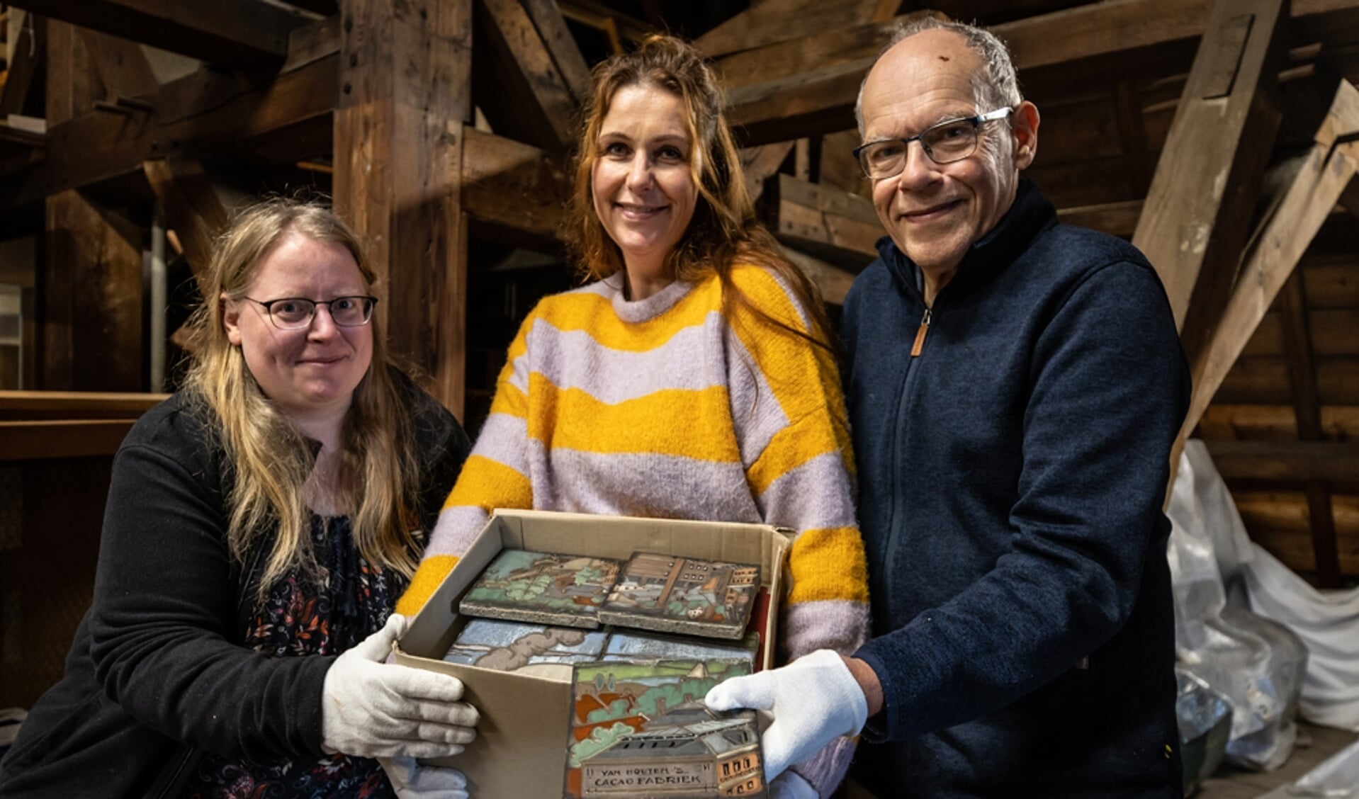 Nora Bosscher met partners en teruggevonden Van Houten-tableaus in Weesp